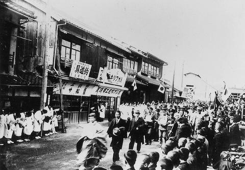 写真：垂水駅前戦死者帰省行進