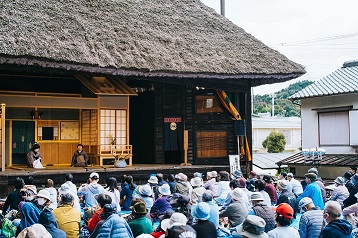 下谷上農村舞台全景